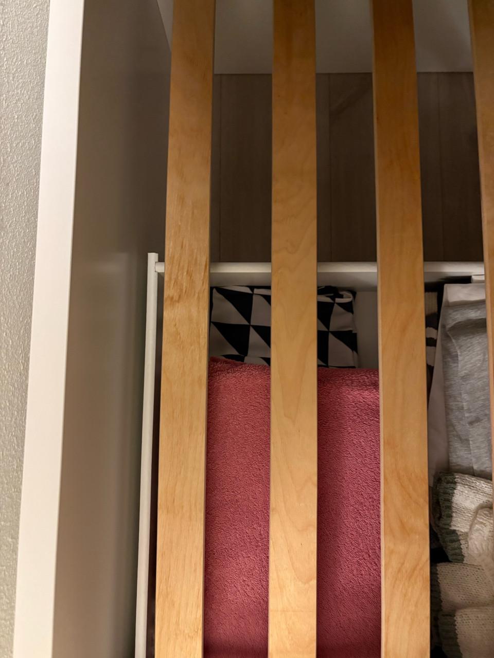 Bed met 2 ruime opberglades (Ikea)