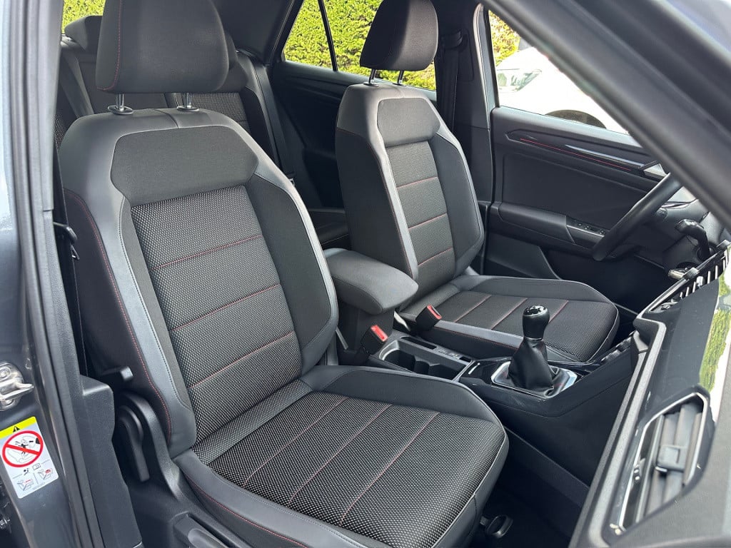 Volkswagen T-roc 1.5 tsi 150pk sport | led | dode hoek | trekhaak | carplay