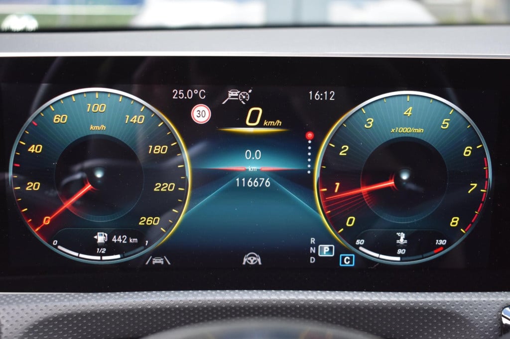 Mercedes-Benz Cla shooting brake 200 amg night | sfeerverlichting | trekhaa