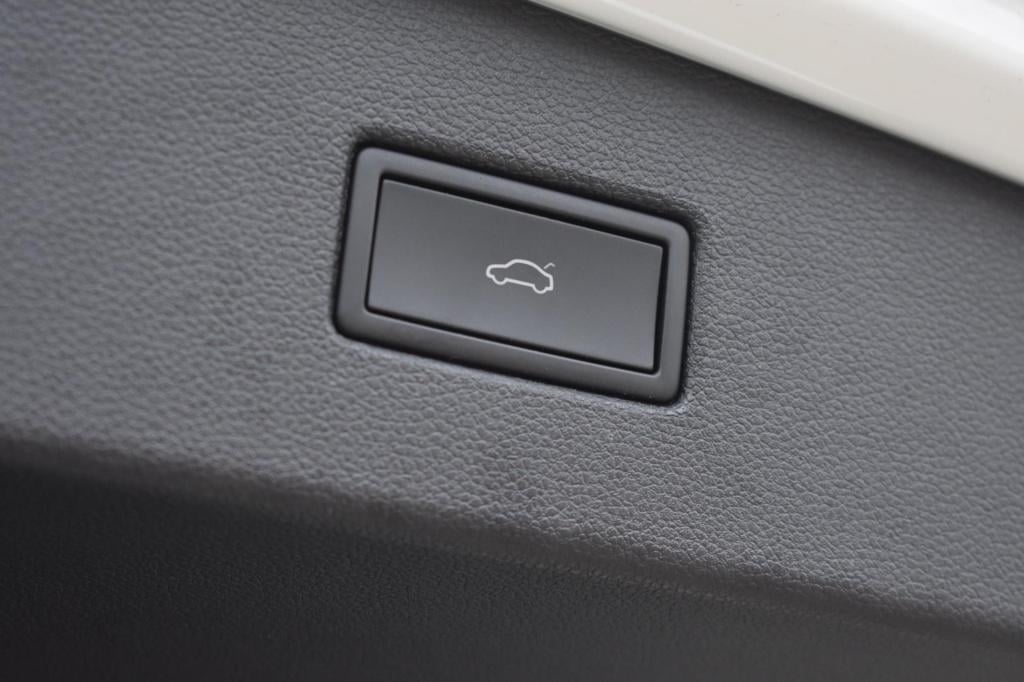 Volkswagen Tiguan 1.5 tsi r-line | black style | panoramadak | nap | camera