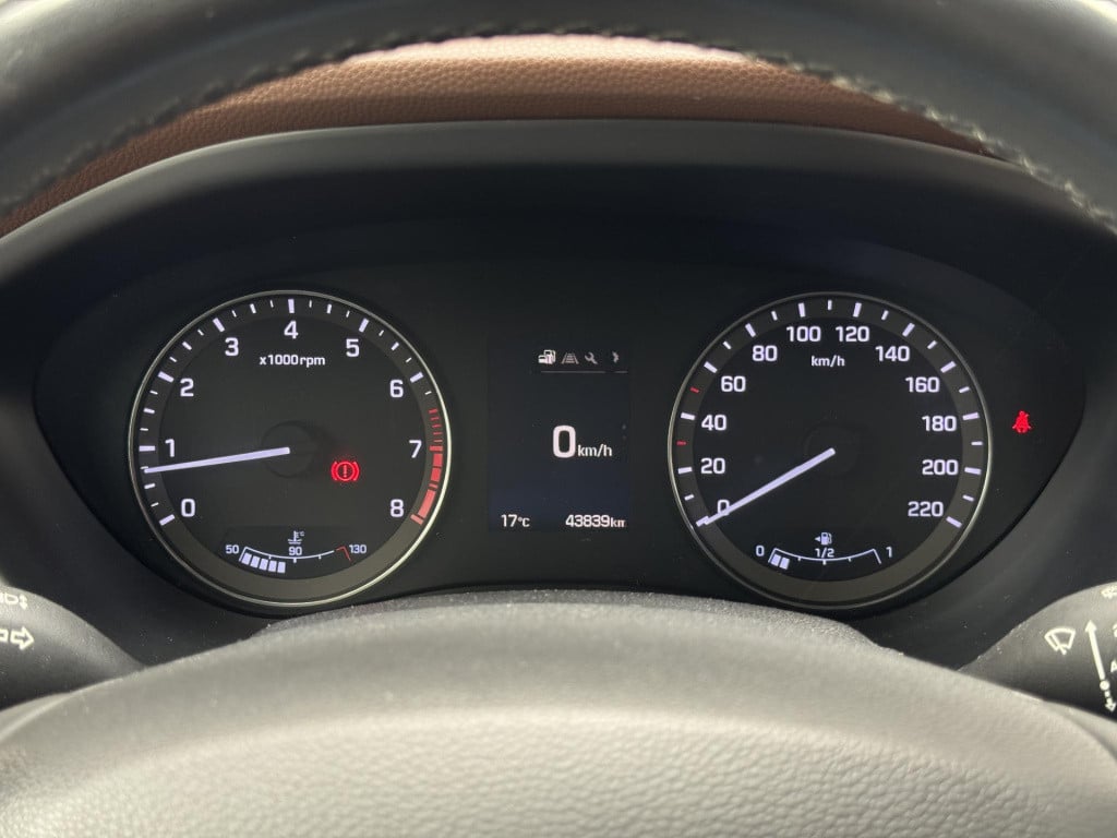 Hyundai I 20 1.2 hp i-motion premium | panoramadak | cruise & climate contr