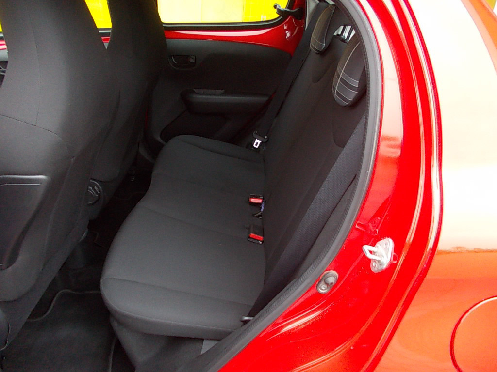 Peugeot 108 1.0 vti 5-deurs airco bleutooth (btw verr.b.)