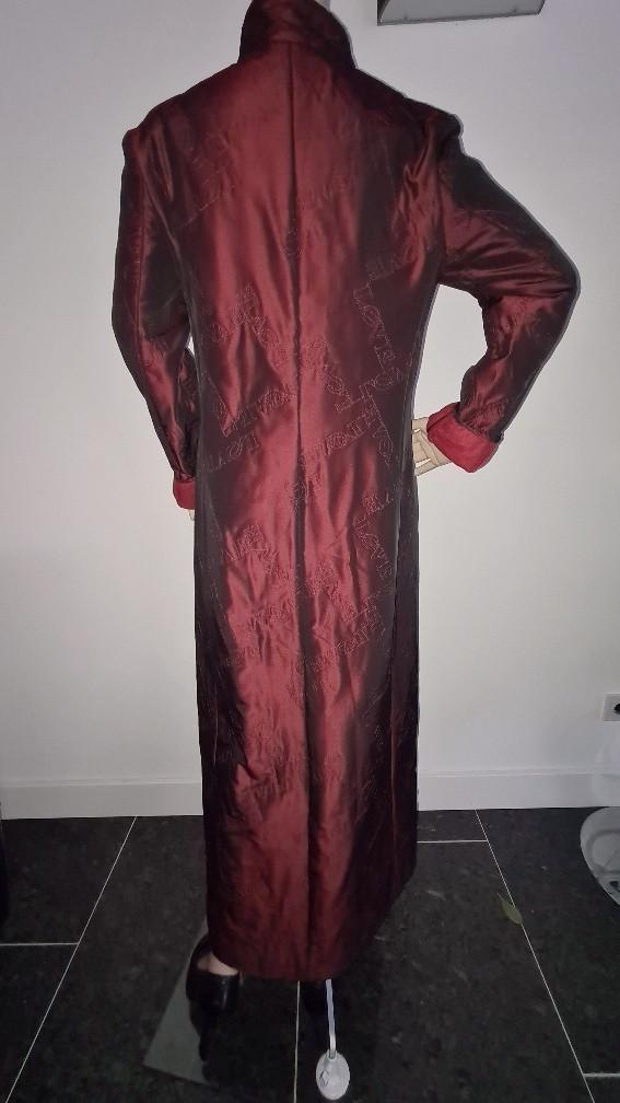 Rena Lange: Lange bordeaux jas LOVE LOVE LOVE maat 36