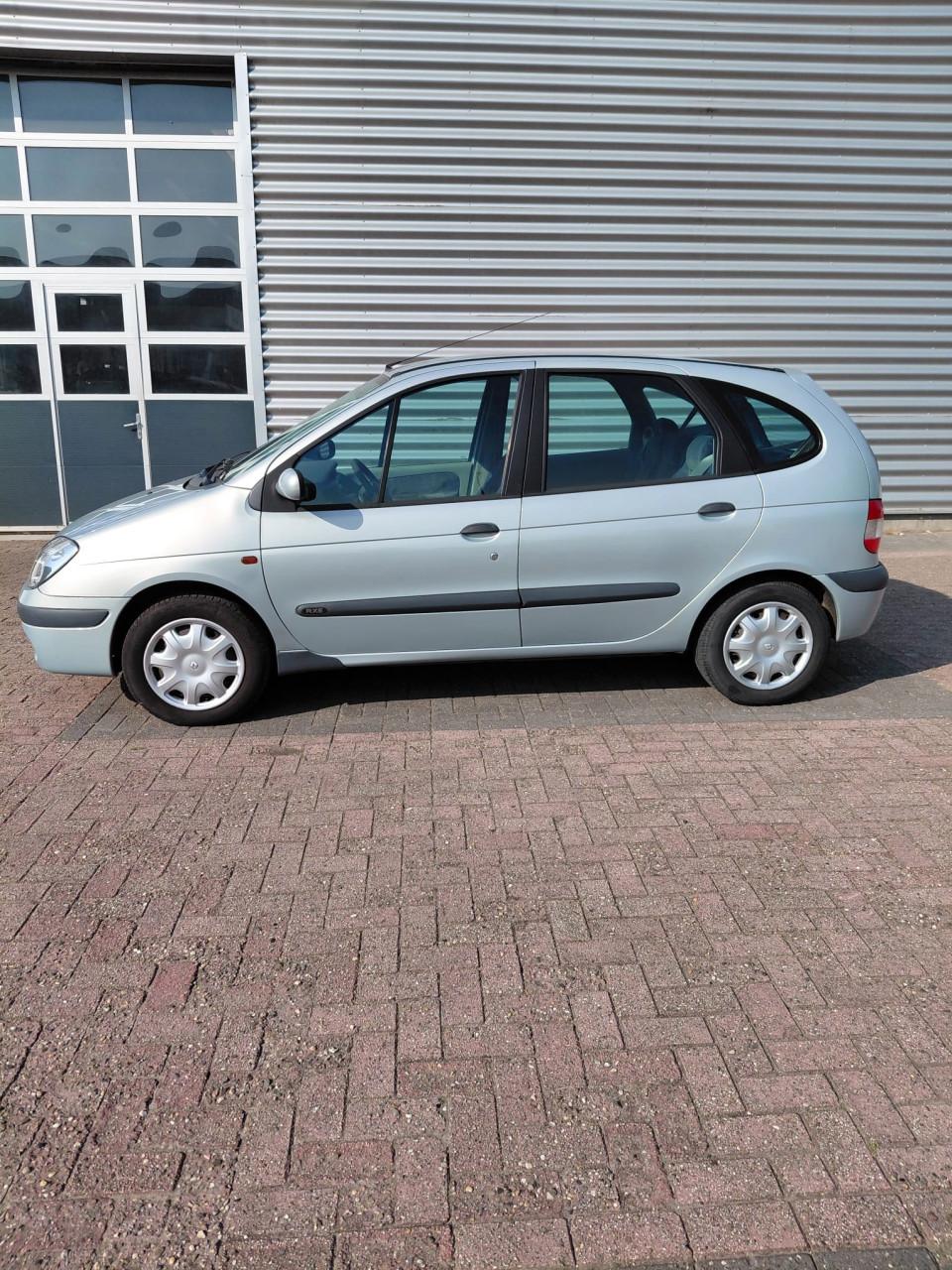 Renault megane senic automaat  bj 2001  1600 euro