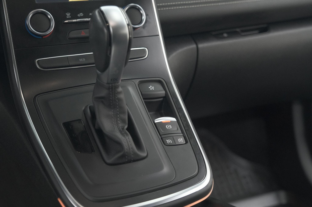 Renault Scenic tce 140 edc intens | trekhaak | camera | dodehoekdetectie | 