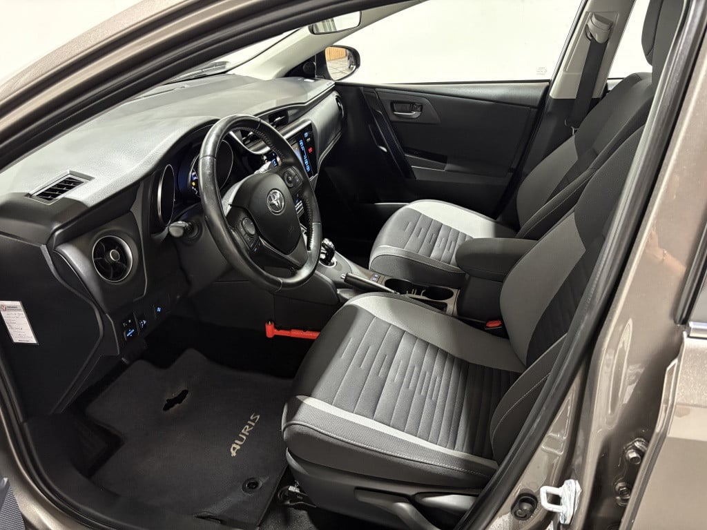 Toyota Auris 1.8 hybrid energy.
