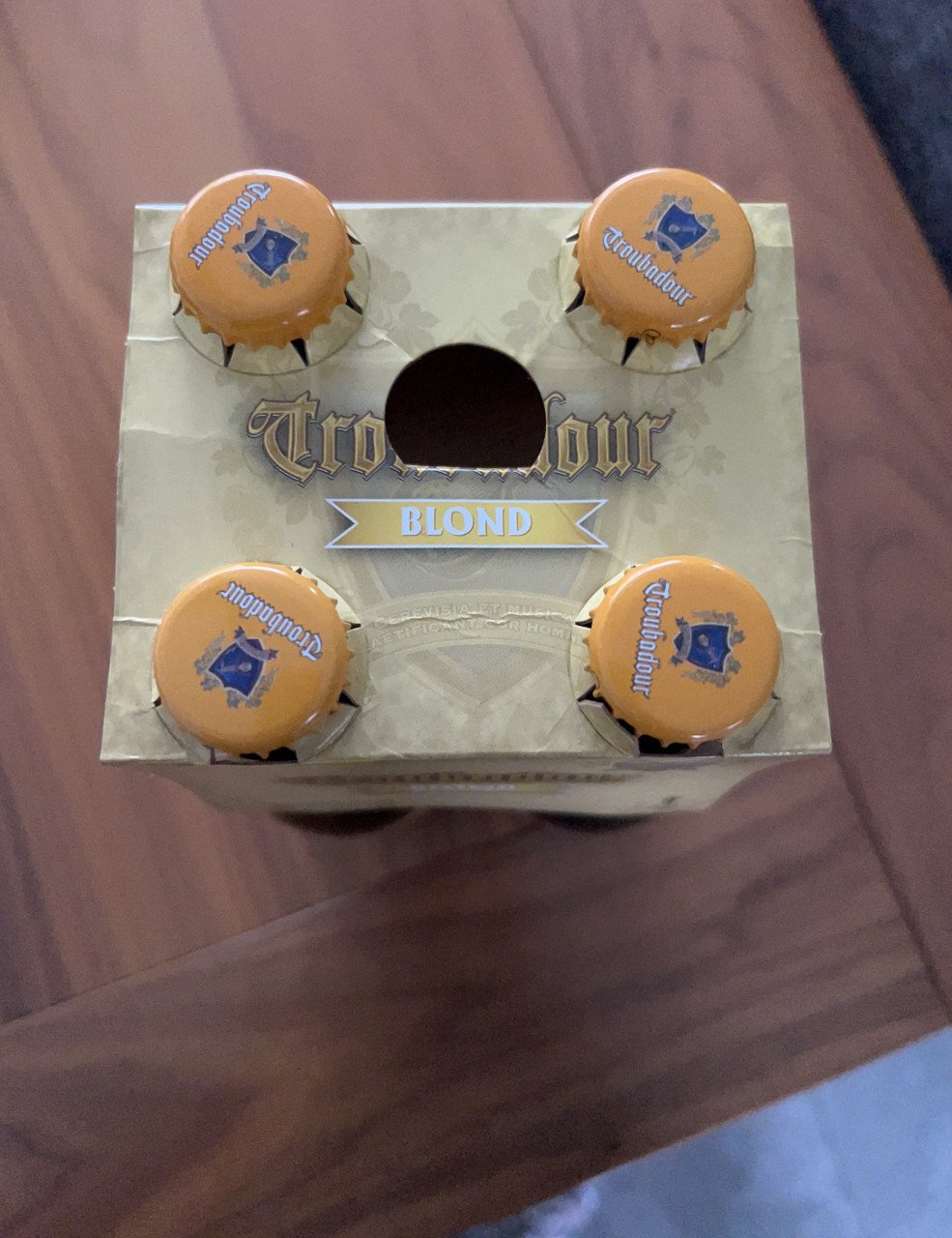 9 flesjes bier, Troubadour Obscura en blond