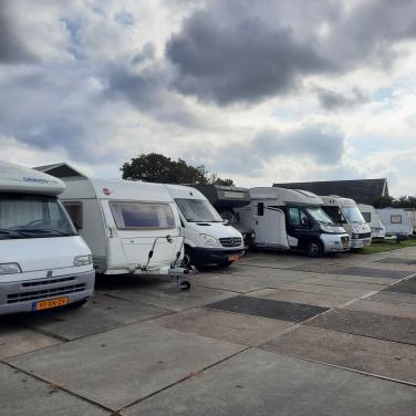 Stallingplaats buiten voor aanhanger boottrailer etc. Te Kloetinge