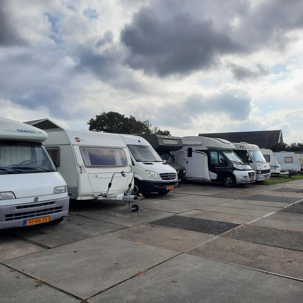 Stallingplaats buiten voor aanhanger boottrailer etc. Te Kloetinge