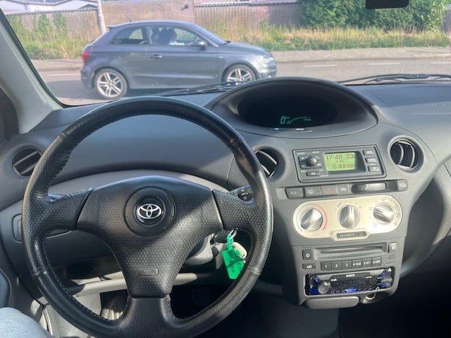 Toyota yaris 1.3vvti airco