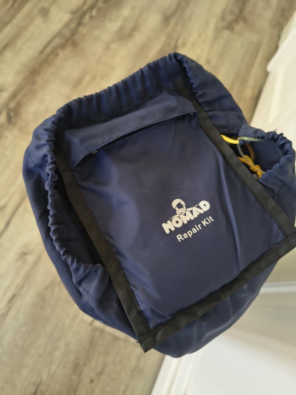 Prachtige nieuwe blauwe slaapmat van Nomad, zelfopblaasbaar.