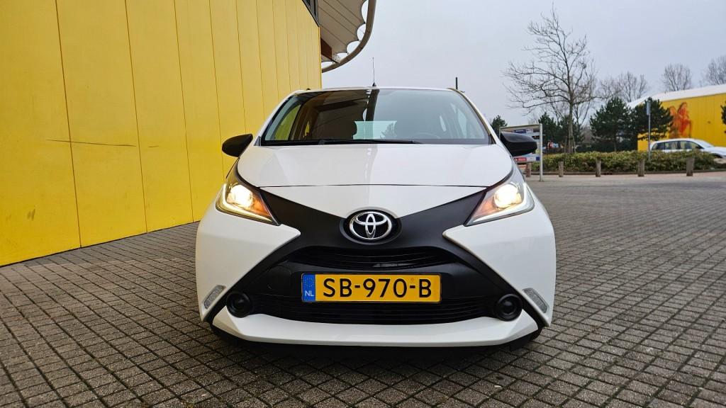 Toyota Aygo 1.0 vvt-i x-fun 2018 nl auto / nap / 67.462 km !