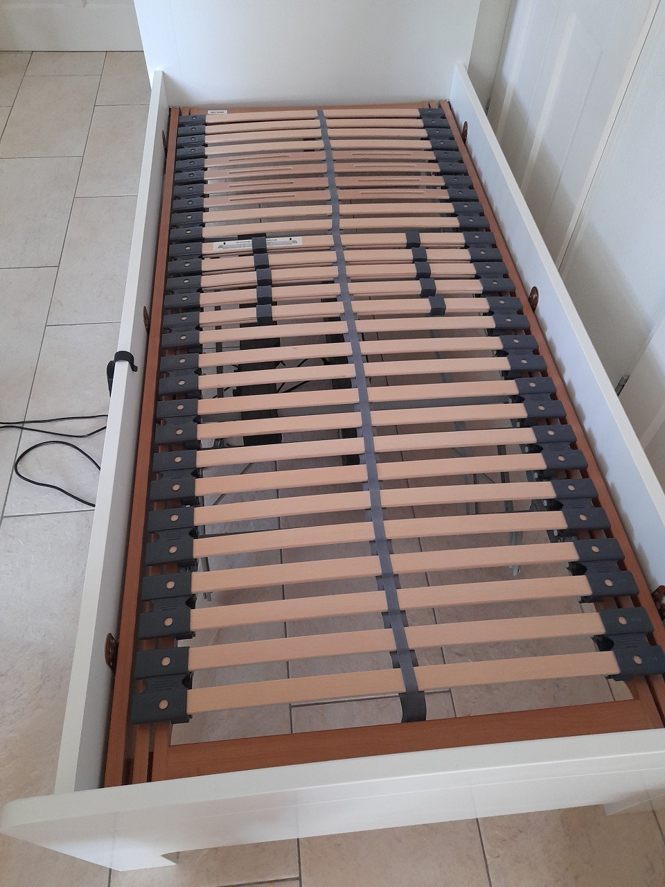 Zeer stevig elektrisch verstelbaar 1P. bed 90 x 200 (in goede nette staat)