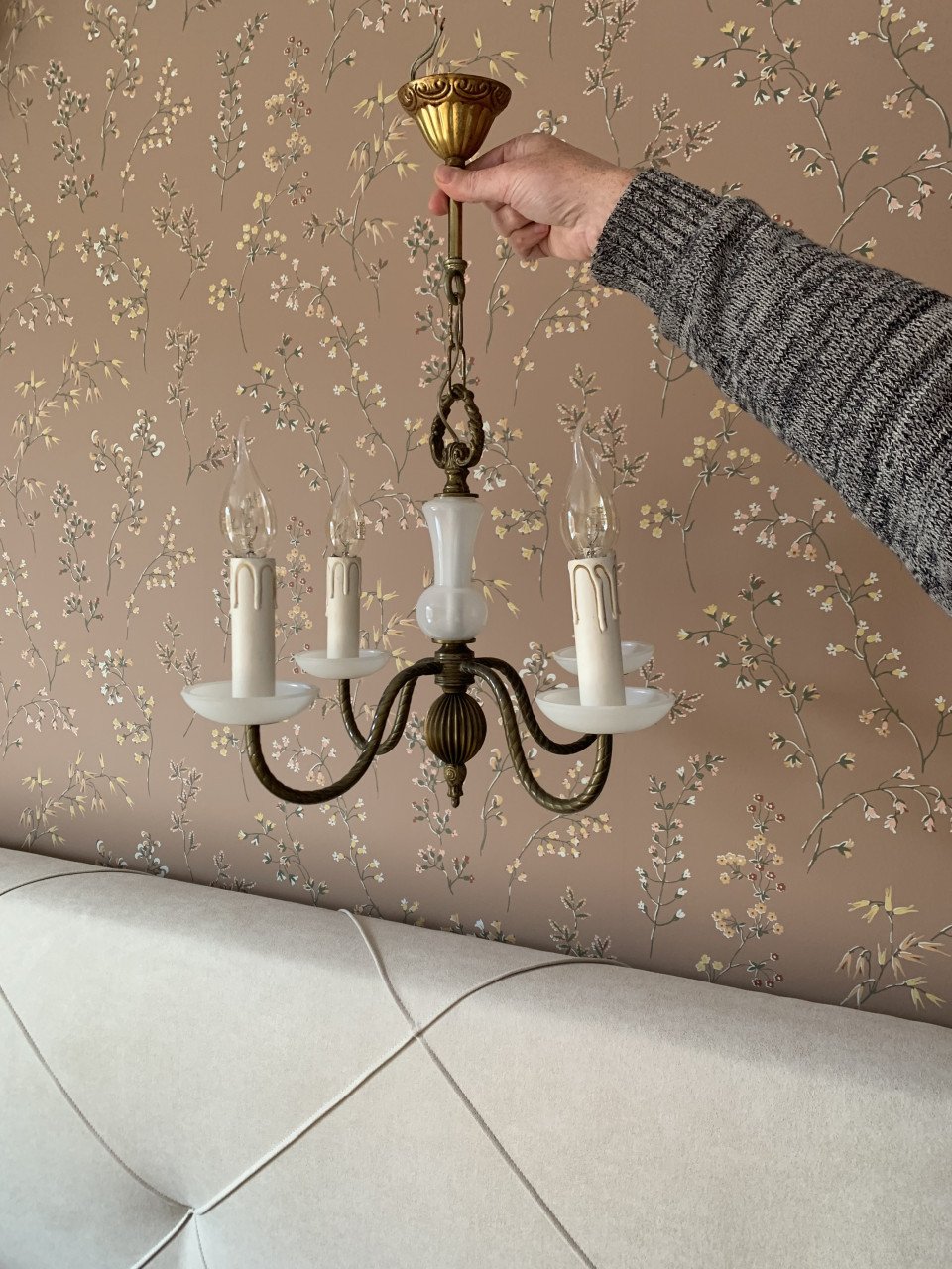 ✨Super Schattig Antiek Kroonluchtertje met Sfeervol Wit Melkglas✨