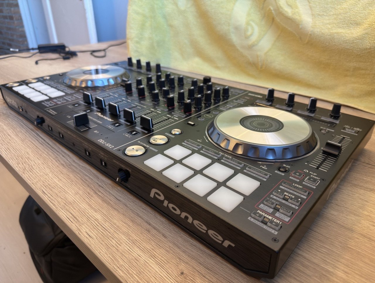 Pioneer DDJ-SX2 DJ Controller
