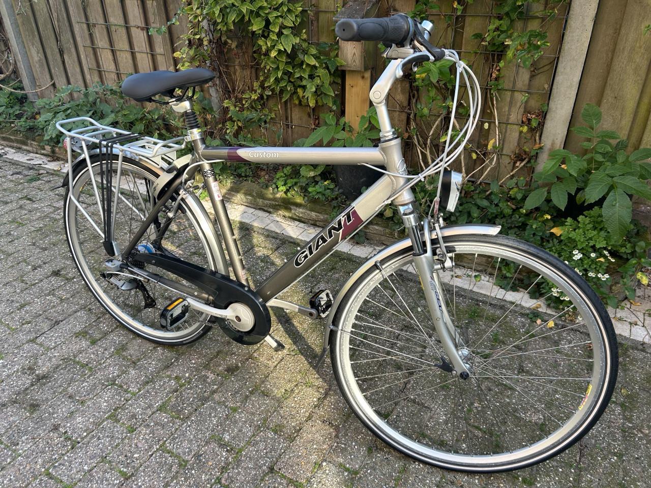 Herenfiets Giant Custom Dual Drive versnellingen. Veel nieuwe onderdelen.