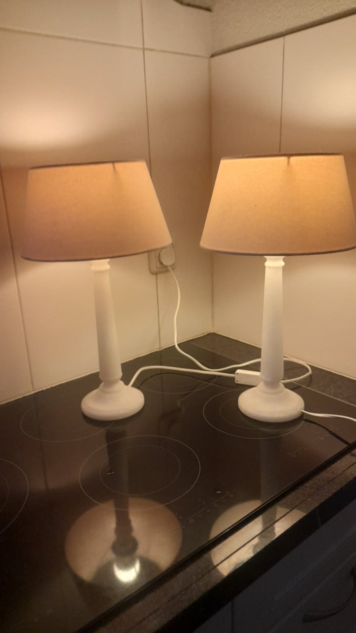 2 x tafellamp met marmeren voet  (z.g.a.n.)