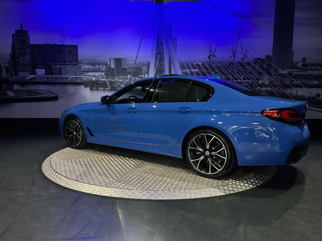 BMW 5 Serie 530e business edition plus *schuifdak*laser*hud*acc*