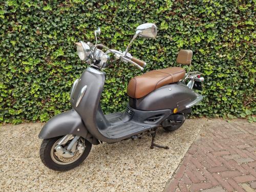 Leuke retro scooter