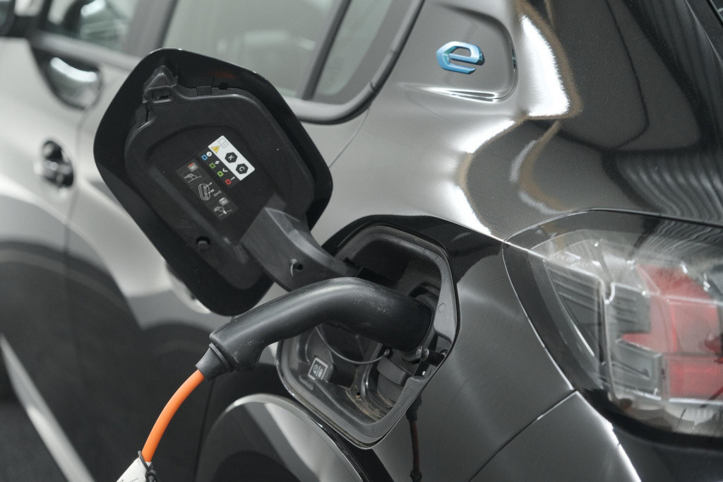 Peugeot 208 ev active pack 50 kwh | apple carplay | parkeersensoren | navig