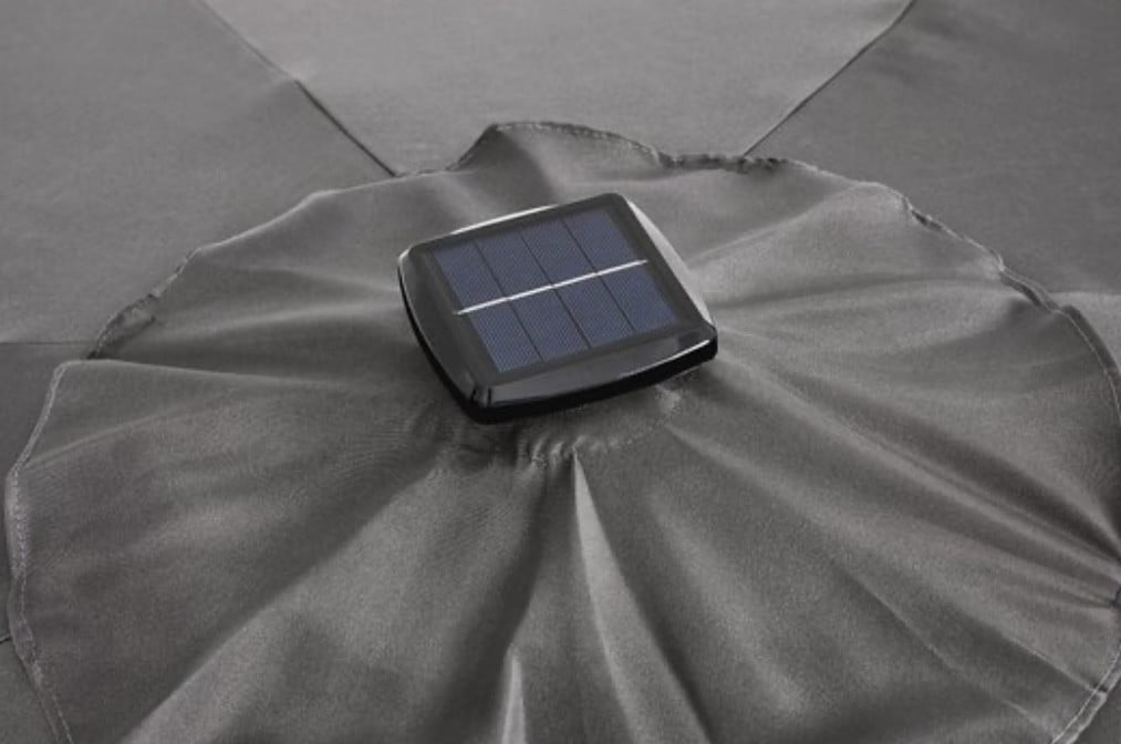 Nieuwe parasol met verlichting op zonne-energie / Diameter 270 cm