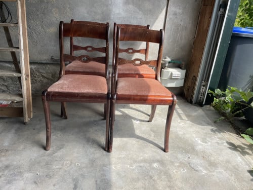 4 identieke stoelen