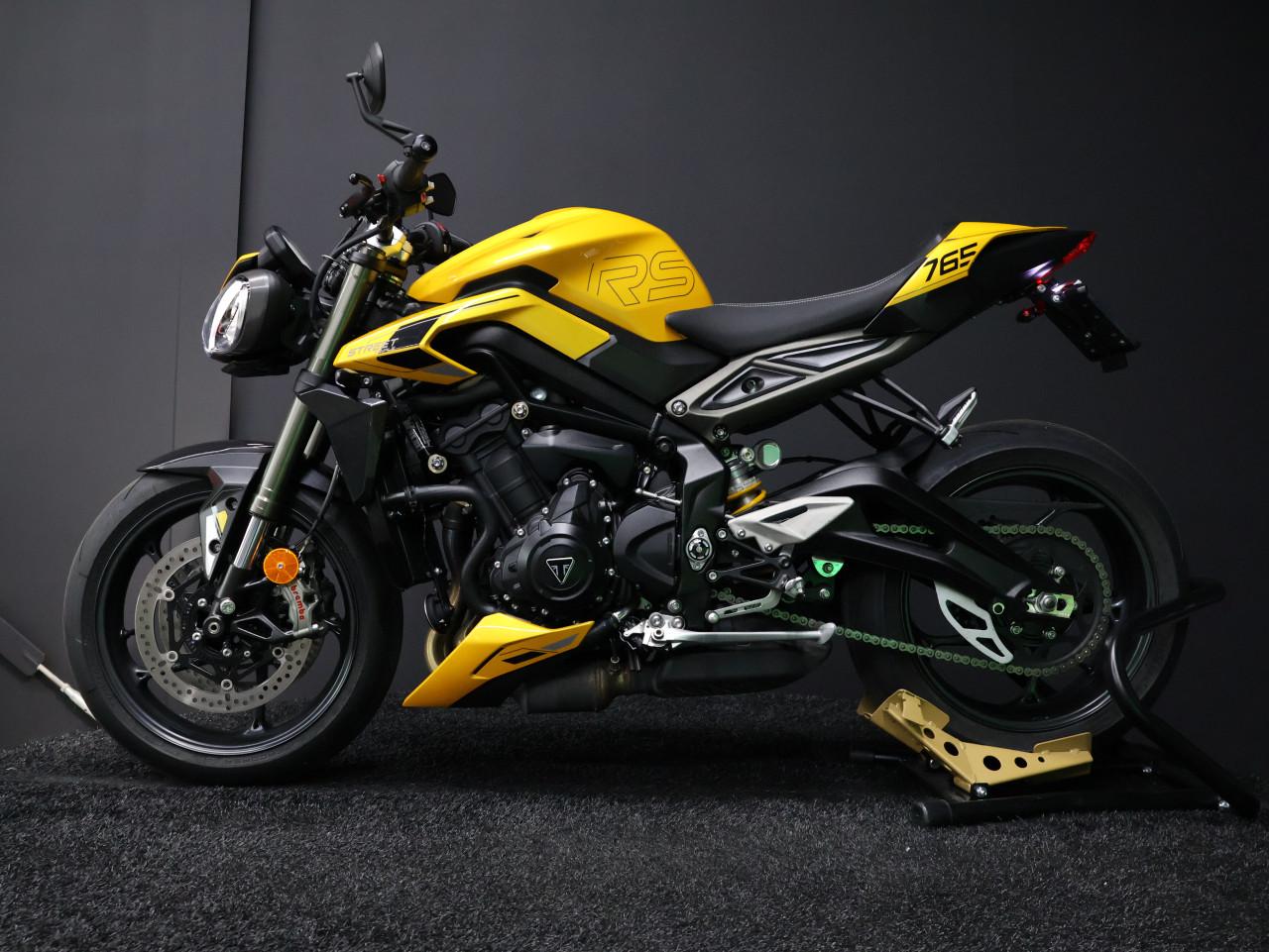 STREET TRIPLE 765 RS | Cosmic Yellow