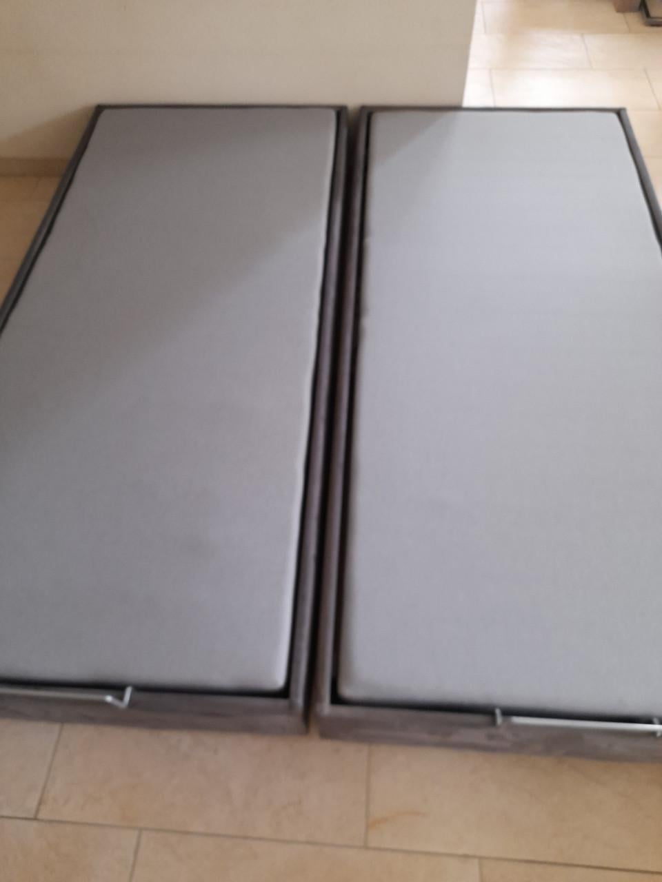 2 Persoons boxspring 2 x 90 x 200 (in goede nette staat)