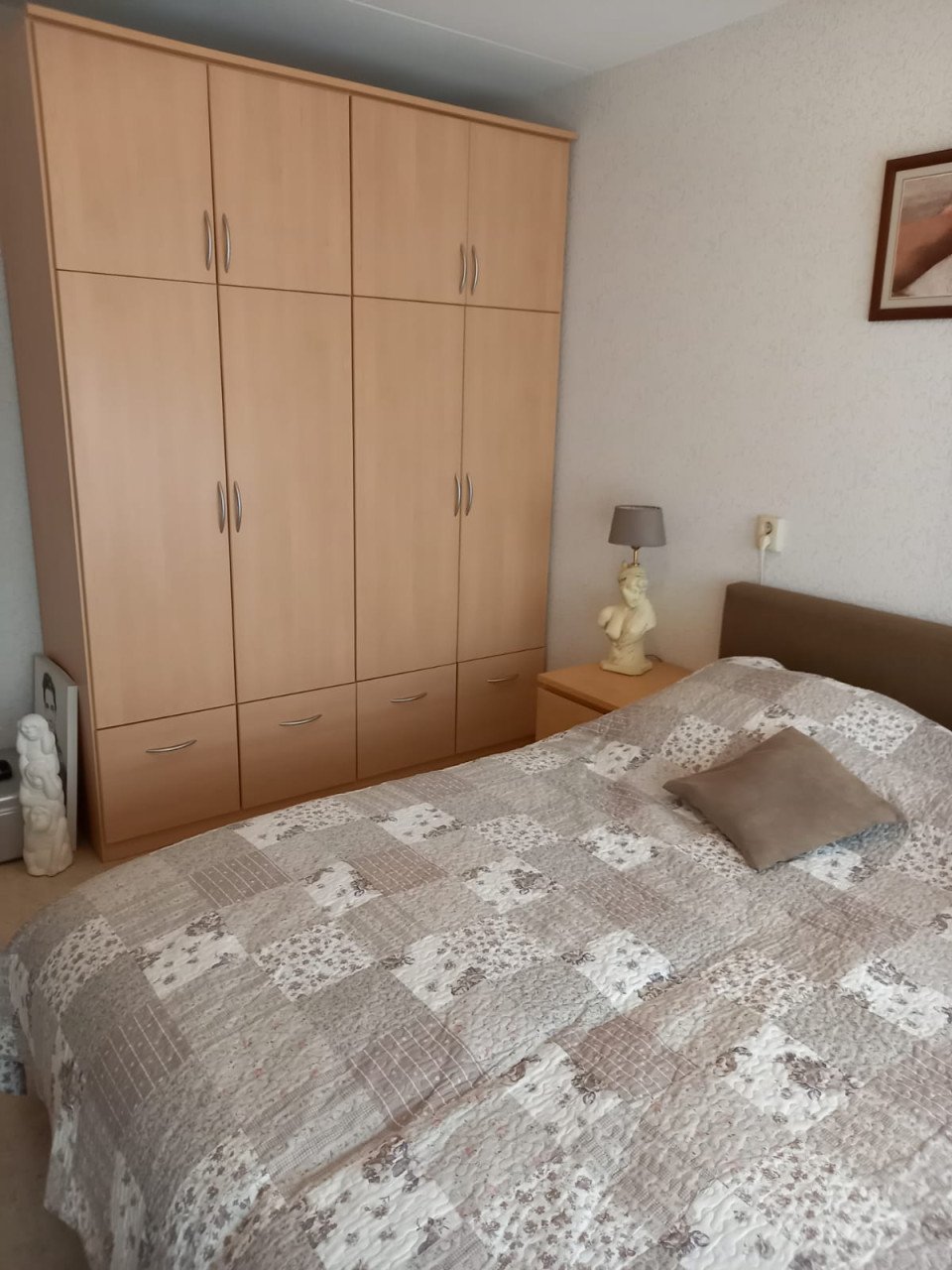 Complete slaapkamer met electrisch bed