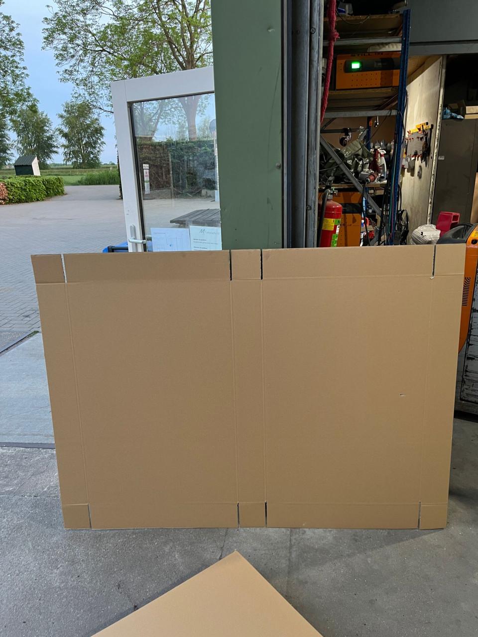 Partij dozen en inpakmateriaal