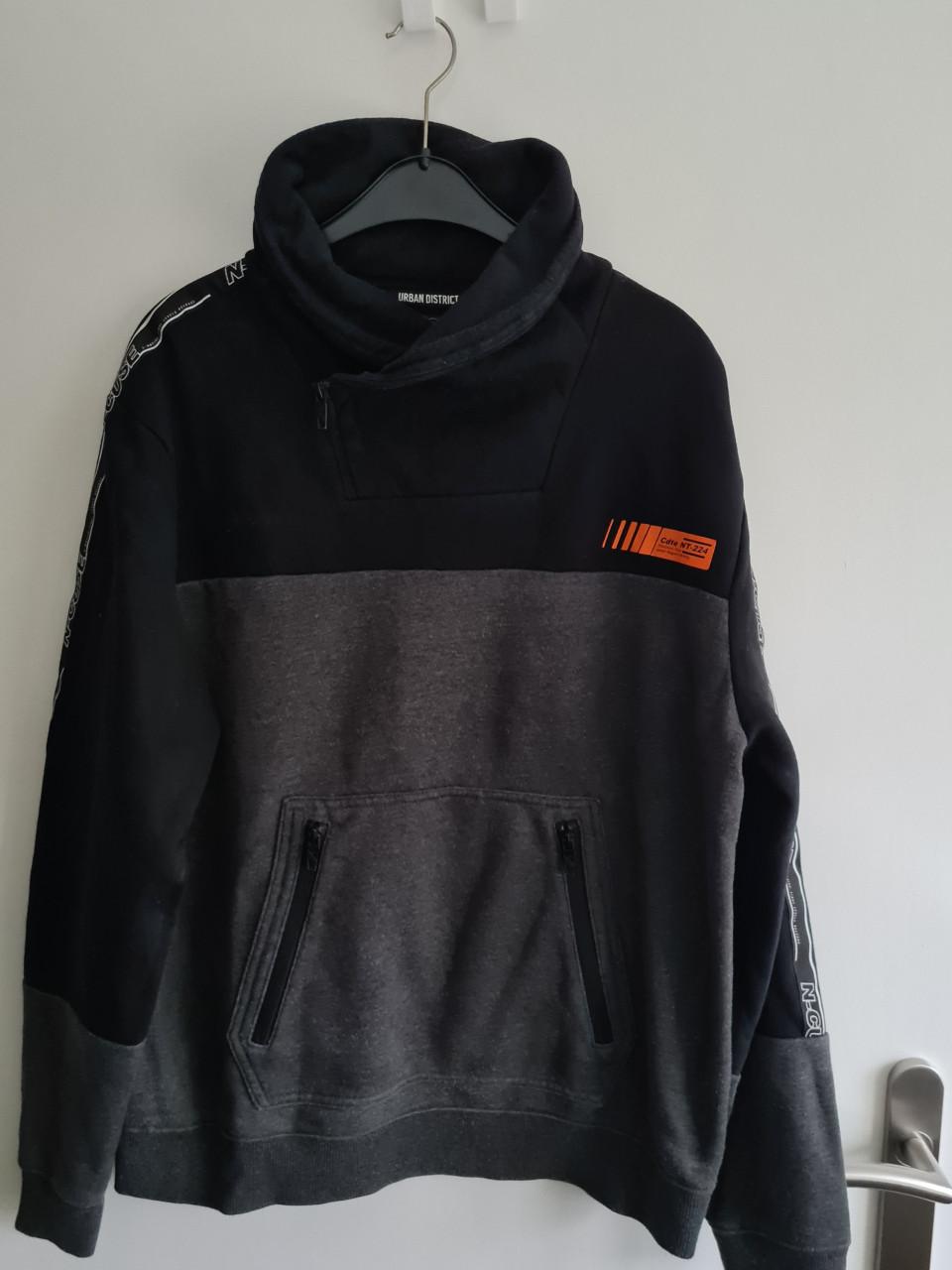 Urban District hoodie Maat L