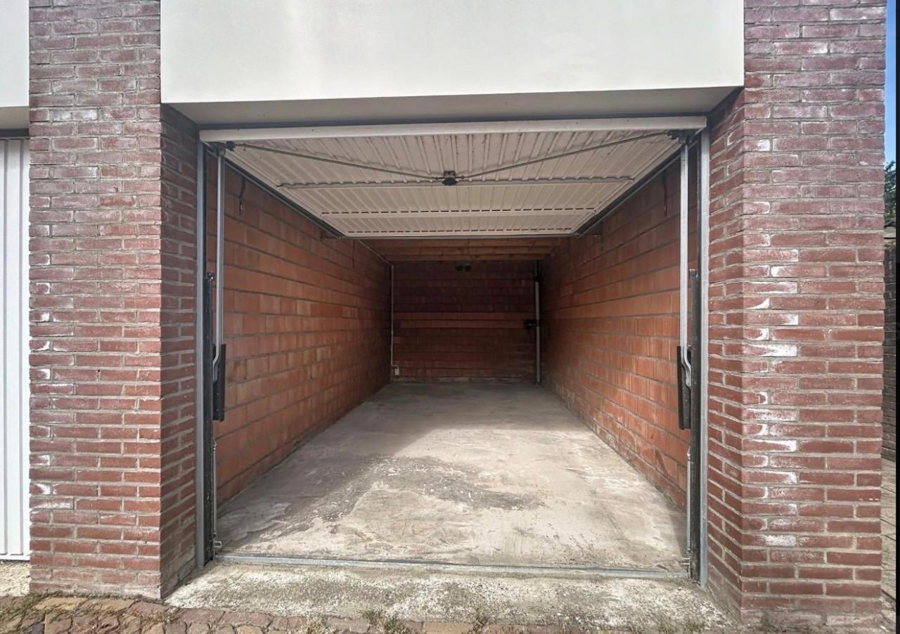 Te huur: garage te Oostburg
