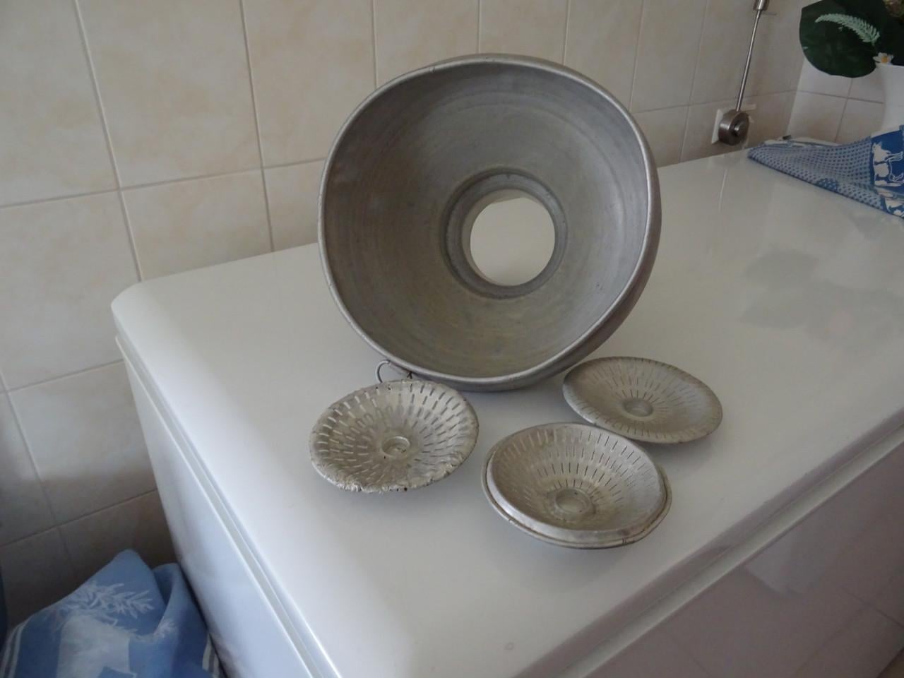 Nog te koop antieke boeren melkzeef past zoo op de melkbussen twee maten