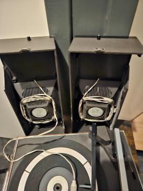 Jaren 60 draagbare Philips 447 Platenspeler met Speakers