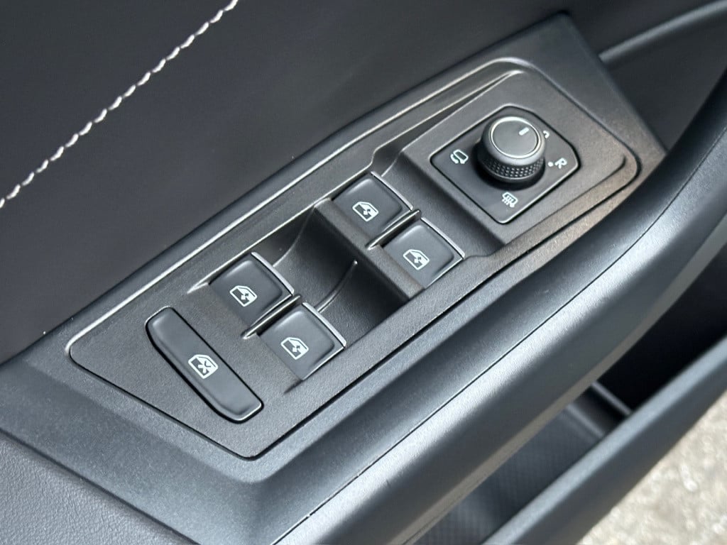 Volkswagen T-roc 1.5 tsi 150pk dsg r-line | elek. achterklep | camera | key