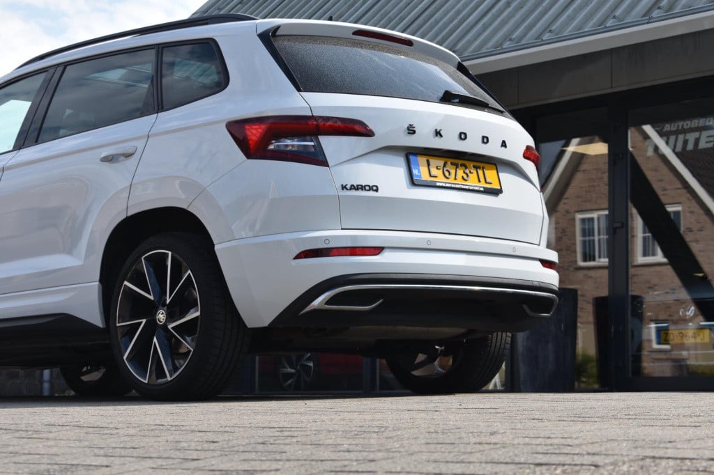 Skoda Karoq 1.5 tsi act sportline | panoramadak | canton | dealer onderhoud