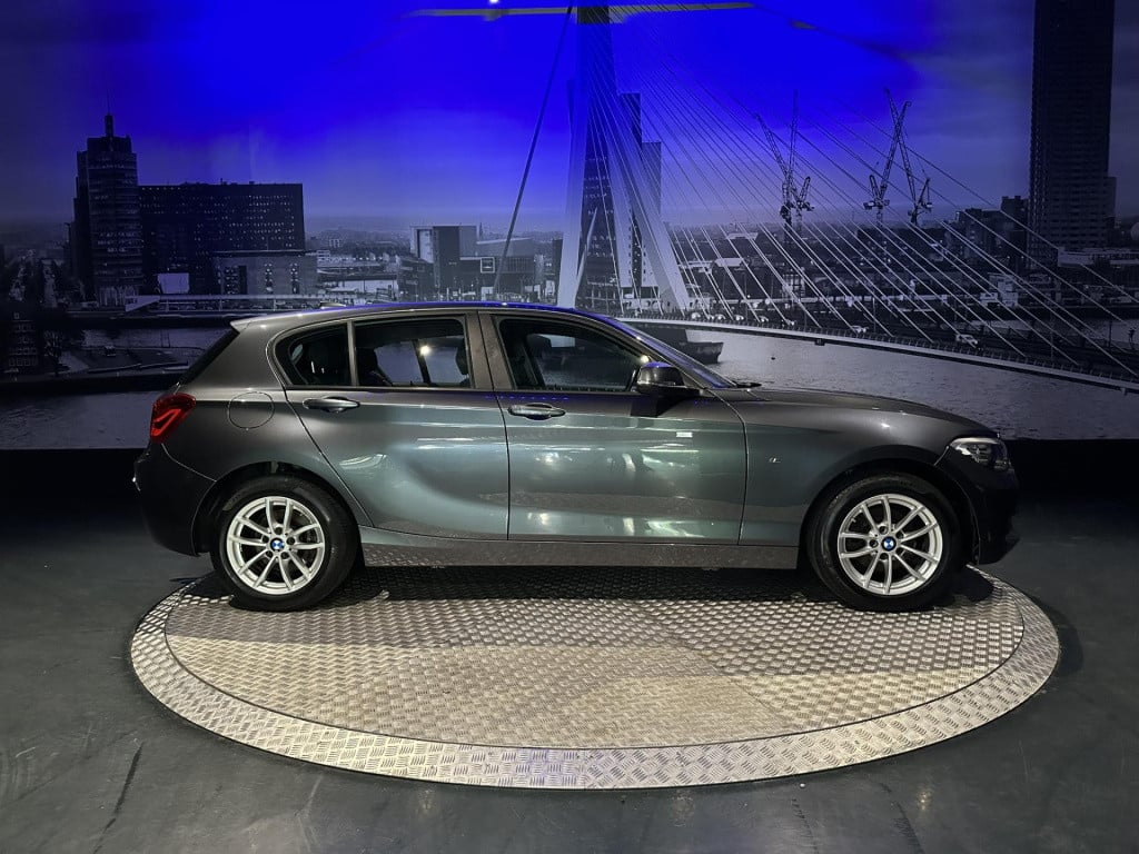 BMW 1 Serie 116i executive *pdcv&a*navi*trekhaak*