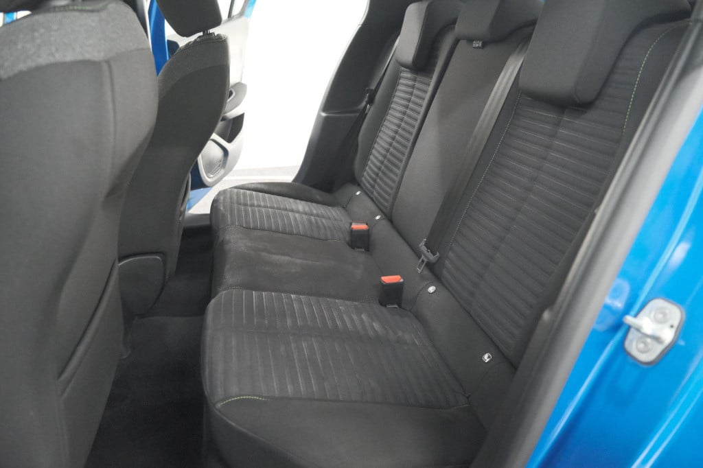 Peugeot 208 puretech 100 active | navigatie | cruise control | apple carpla