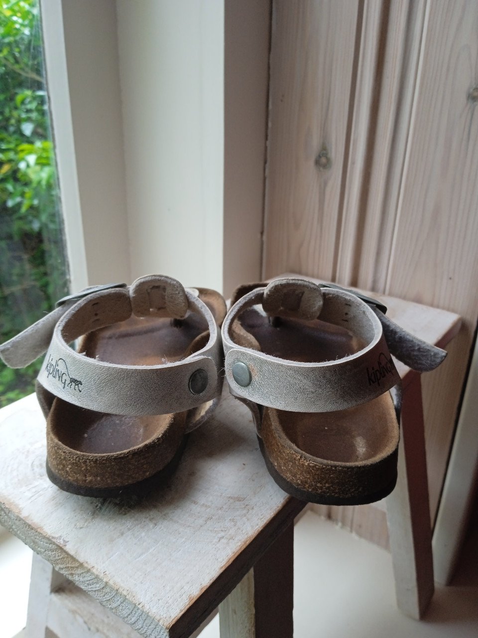 Sandaaltjes Kipling maat 27 ~kinder sandalen zilver-wit kind