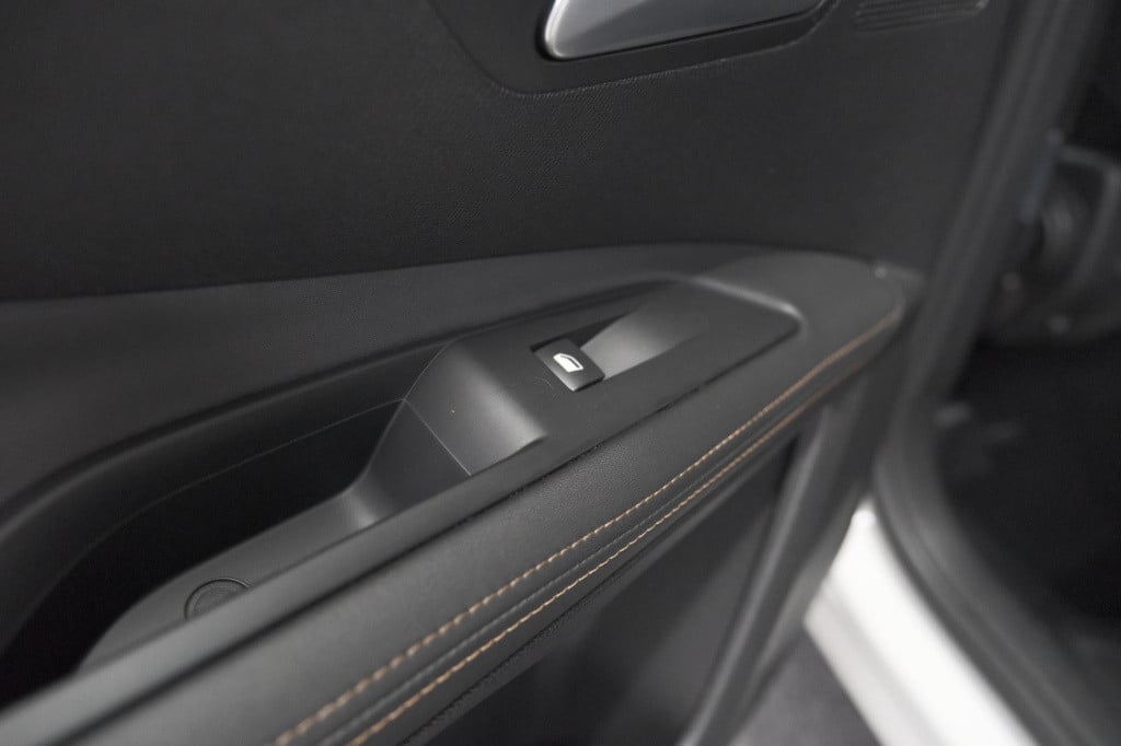 Peugeot 3008 puretech 130 gt-line | camera | dodehoekdetectie | navigatie |