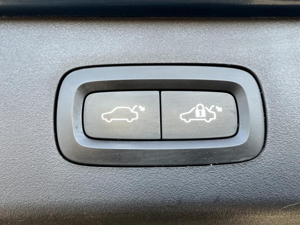 Lynk & Co 01 1.5 261pk phev plug inn hybrid , pano dak,car play, adaptive c