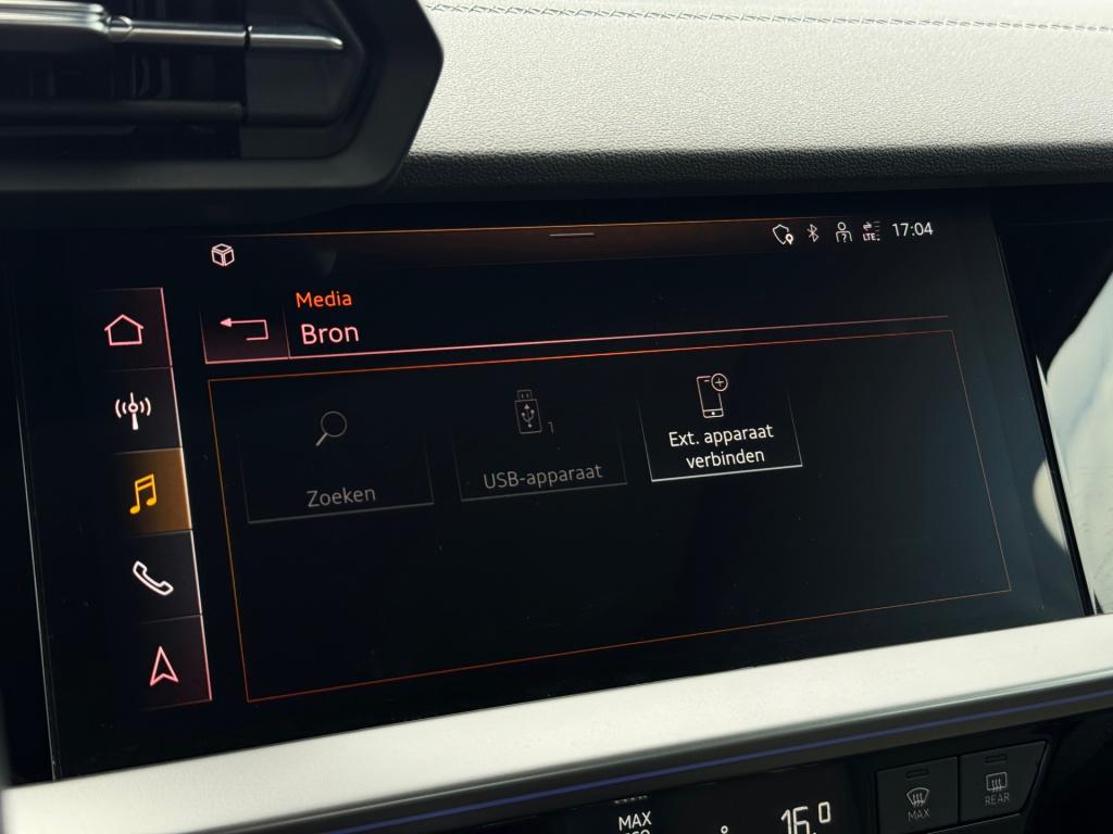 Audi A3 sportback 40 tfsie s-edition * pano * matrix * keyless * head-up