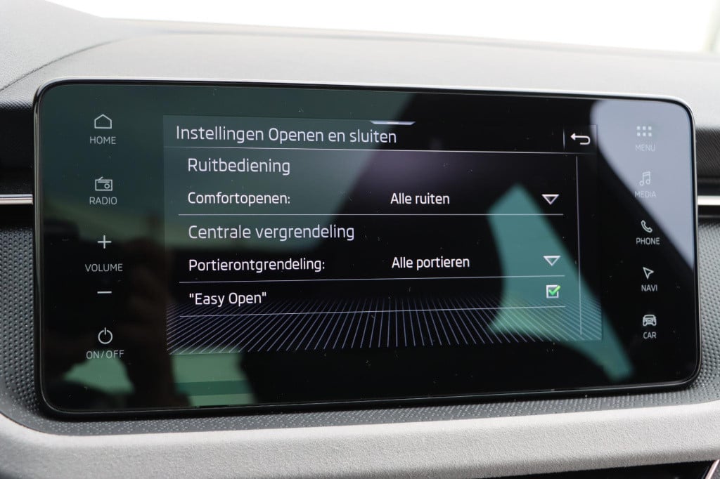 Skoda Scala 1.0 tsi business edition - travel assist