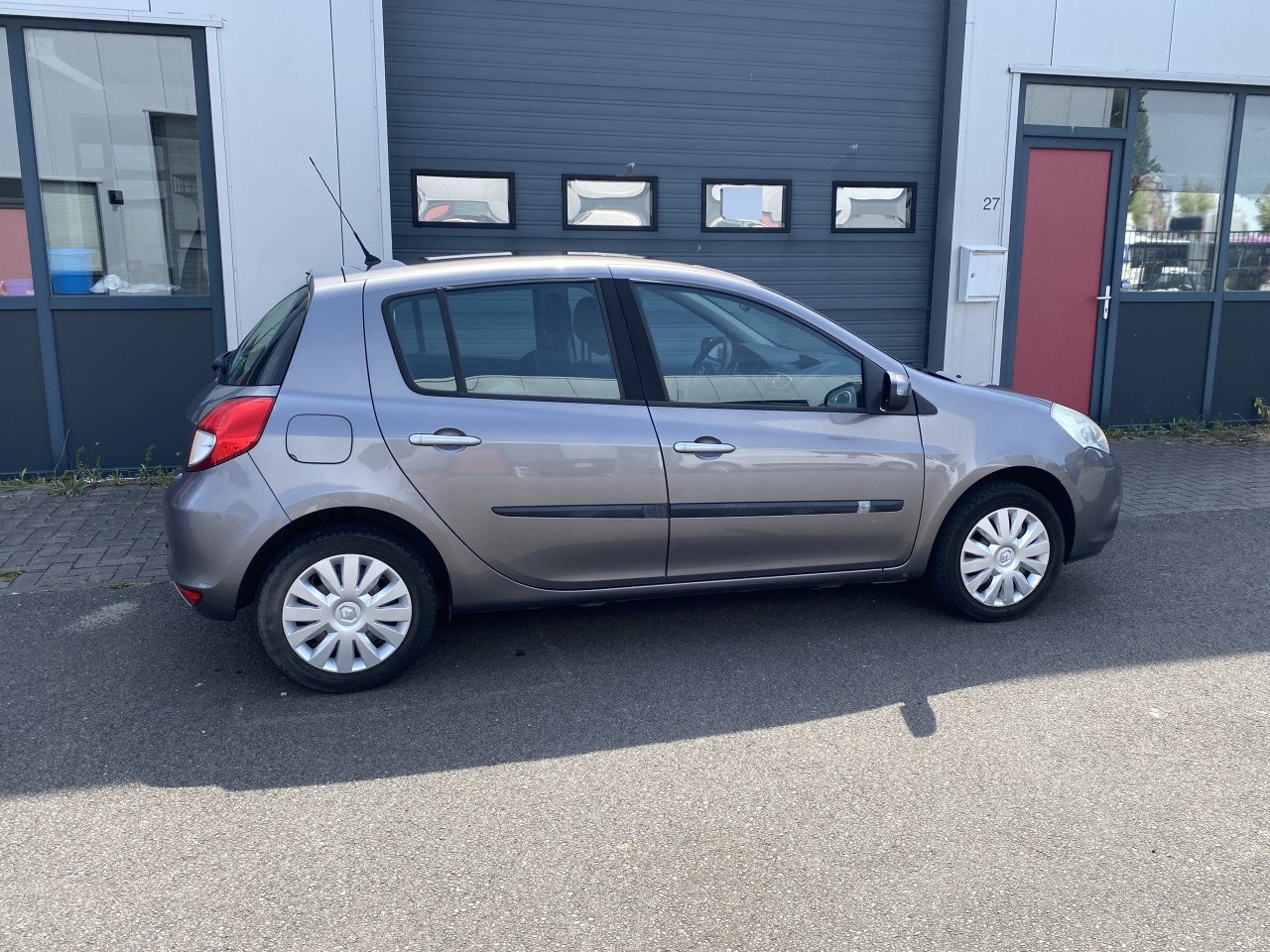 Leuke Renault Clio (2011-175000km) voor leuk prijsje!