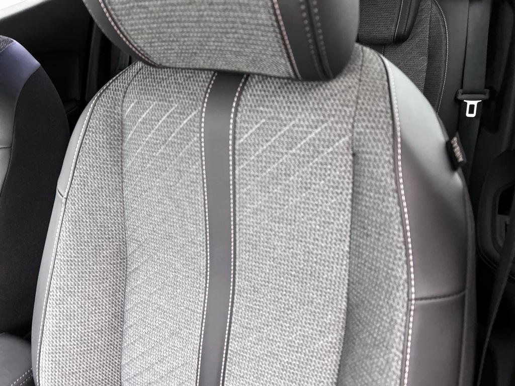 Peugeot 2008 100 pk allure | rijklaar | parkeersensoren rondom | apple carp