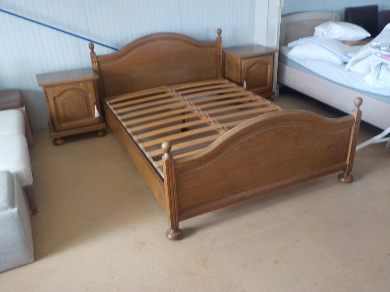 Massief eiken ledikant + 2 lattenbodems + matras + 2 nachtkastjes 140 x 200