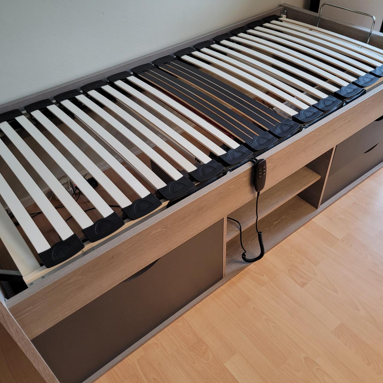 Elektrisch verstelbaar bed met opbergruimte