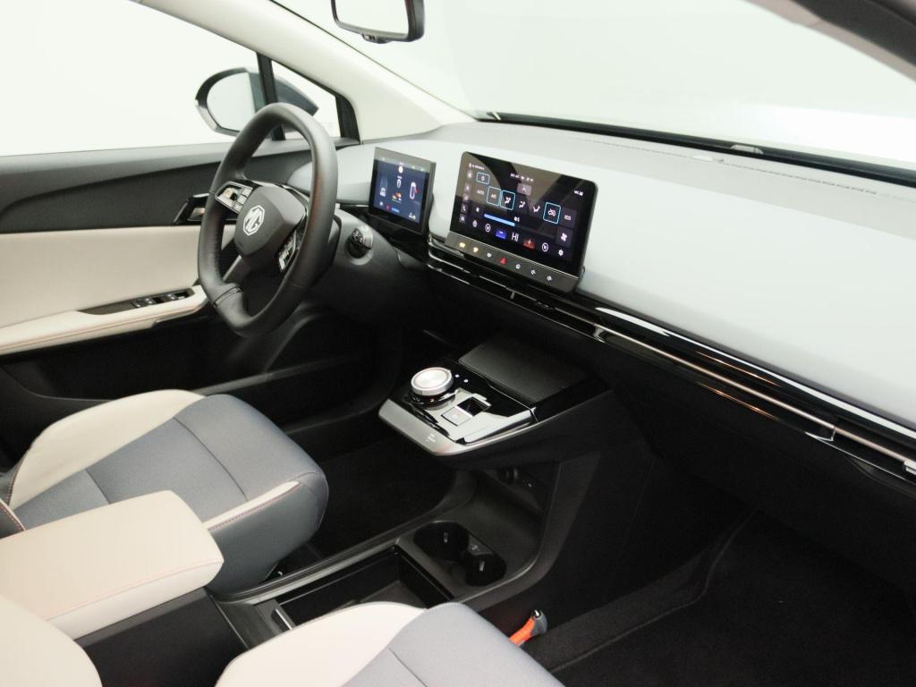 MG Mg4 long range luxury 64 kwh | carplay | stoelverwarming | stuurverwarmi