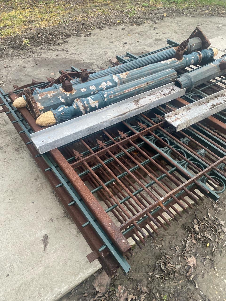 Stalen poorten / inrij hekken