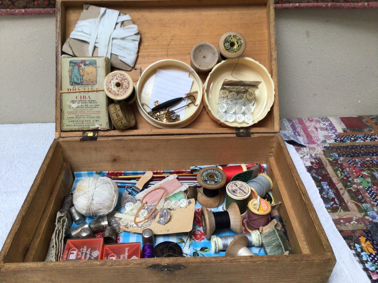 Twee brocante naai dozen
